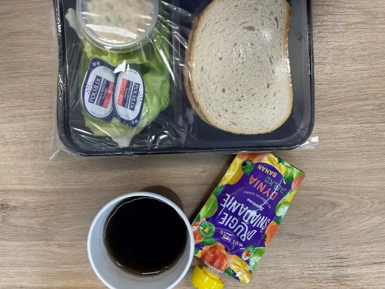 Kolacja: dieta podstawowa (Sosnowiec) 

Chleb mieszany – chleb graham – masło – pasta z jaj z natką pietruszki – sałata zielona – herbata

A: 1,3, 7

Posiłek nocny
Mus owocowo-warzywny
