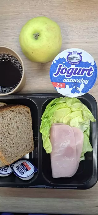 Śniadanie: dieta z ograniczeniem łatwoprzyswajalnych węglowodanów (Sosnowiec)
Chleb graham – masło – szynka konserwowa – sałata zielona – jogurt naturalny – herbata czarna
A: 1, 6, 7
Śniadanie: dieta z ograniczeniem łatwoprzyswajalnych węglowodanów (Sosnowiec)
Chleb graham – masło – szynka konserwowa – sałata zielona – jogurt naturalny – herbata czarna
A: 1, 6, 7