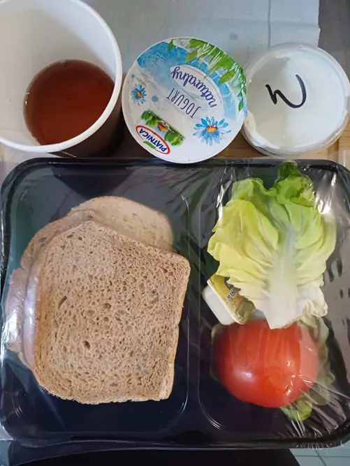 Śniadanie: dieta z ograniczeniem łatwoprzyswajalnych węglowodanów (Chorzów)
Chleb graham – masło – serek homogenizowany – pomidor – sałata zielona – jogurt naturalny- herbata czarna
A: 1,7
Śniadanie: dieta z ograniczeniem łatwoprzyswajalnych węglowodanów (Chorzów)
Chleb graham – masło – serek homogenizowany – pomidor – sałata zielona – jogurt naturalny- herbata czarna
A: 1,7