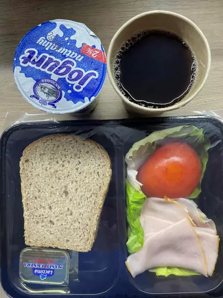 Śniadanie: dieta z ograniczeniem łatwo przyswajalnych węglowodanów (Sosnowiec)
Chleb graham – masło –filet wędzony drobiowy – pomidor – sałata zielona – herbata czarna – jogurt naturalny
A: 1, 6, 7, 9
Śniadanie: dieta z ograniczeniem łatwo przyswajalnych węglowodanów (Sosnowiec)
Chleb graham – masło –filet wędzony drobiowy – pomidor – sałata zielona – herbata czarna – jogurt naturalny
A: 1, 6, 7, 9