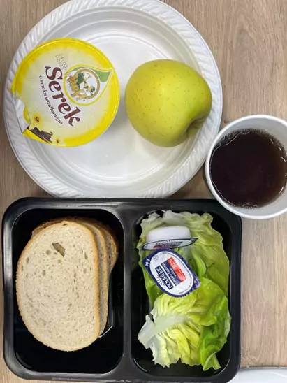 Śniadanie: dieta podstawowa (Chorzów)
Chleb mieszany pszenno-żytni – chleb graham – masło – serek homogenizowany – jabłko – herbata czarna – jogurt naturalny – sałata zielona
A: 1, 7
Śniadanie: dieta podstawowa (Chorzów)
Chleb mieszany pszenno-żytni – chleb graham – masło – serek homogenizowany – jabłko – herbata czarna – jogurt naturalny – sałata zielona
A: 1, 7