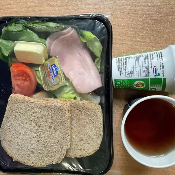 Śniadanie: dieta podstawowa (Chorzów)
Chleb mieszany pszenno-żytni – chleb graham – masło – pierś gotowana – pomidor – sałata zielona – herbata czarna – sałata zielona
A: 1, 7
Śniadanie: dieta podstawowa (Chorzów)
Chleb mieszany pszenno-żytni – chleb graham – masło – pierś gotowana – pomidor – sałata zielona – herbata czarna – sałata zielona
A: 1, 7