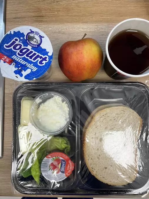Śniadanie: dieta podstawowa (Sosnowiec)
Chleb mieszany pszenno-żytni – chleb graham – masło – twarożek – dżem – mandarynka/jabłko – sałata zielona – herbata czarna – jogurt naturalny
A: GLU PSZ, GLU ŻYT, MLE
Śniadanie: dieta podstawowa (Sosnowiec)
Chleb mieszany pszenno-żytni – chleb graham – masło – twarożek – dżem – mandarynka/jabłko – sałata zielona – herbata czarna – jogurt naturalny
A: GLU PSZ, GLU ŻYT, MLE