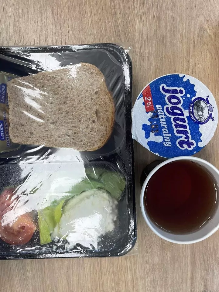 Śniadanie: dieta z ograniczeniem łatwoprzyswajalnych węglowodanów (Sosnowiec)
Chleb graham – masło – twarożek – pomidor – sałata zielona – herbata czarna – jogurt naturalny
A: 1, 7
Śniadanie: dieta z ograniczeniem łatwoprzyswajalnych węglowodanów (Sosnowiec)
Chleb graham – masło – twarożek – pomidor – sałata zielona – herbata czarna – jogurt naturalny
A: 1, 7