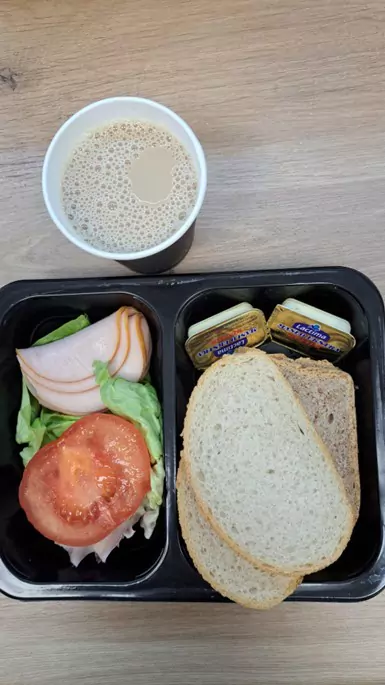 Śniadanie: dieta podstawowa (Sosnowiec)
Chleb mieszany pszenno-żytni – chleb graham – masło - polędwica sopocka – sałata zielona – pomidor – jogurt naturalny – herbata czarna
A: GLU PSZ, GLU ŻYT, SOJ, MLE
Śniadanie: dieta podstawowa (Sosnowiec)
Chleb mieszany pszenno-żytni – chleb graham – masło - polędwica sopocka – sałata zielona – pomidor – jogurt naturalny – herbata czarna
A: GLU PSZ, GLU ŻYT, SOJ, MLE