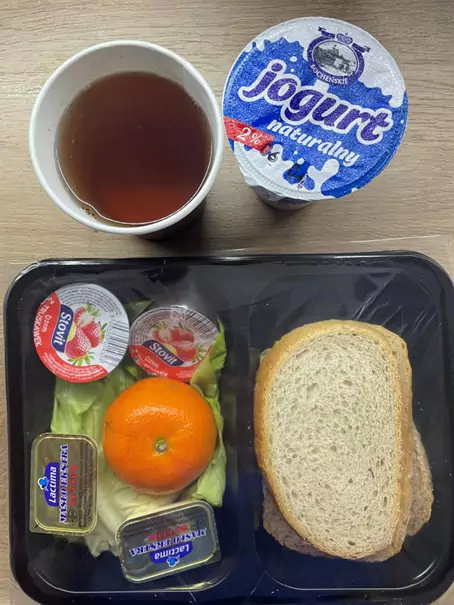 Śniadanie: dieta podstawowa (Sosnowiec)
Chleb mieszany pszenno-żytni – chleb graham – masło – sałata zielona – dżem – mandarynka – herbata czarna – kefir 1,5%
A: GLU PSZ, GLU ŻYT, MLE
Śniadanie: dieta podstawowa (Sosnowiec)
Chleb mieszany pszenno-żytni – chleb graham – masło – sałata zielona – dżem – mandarynka – herbata czarna – kefir 1,5%
A: GLU PSZ, GLU ŻYT, MLE