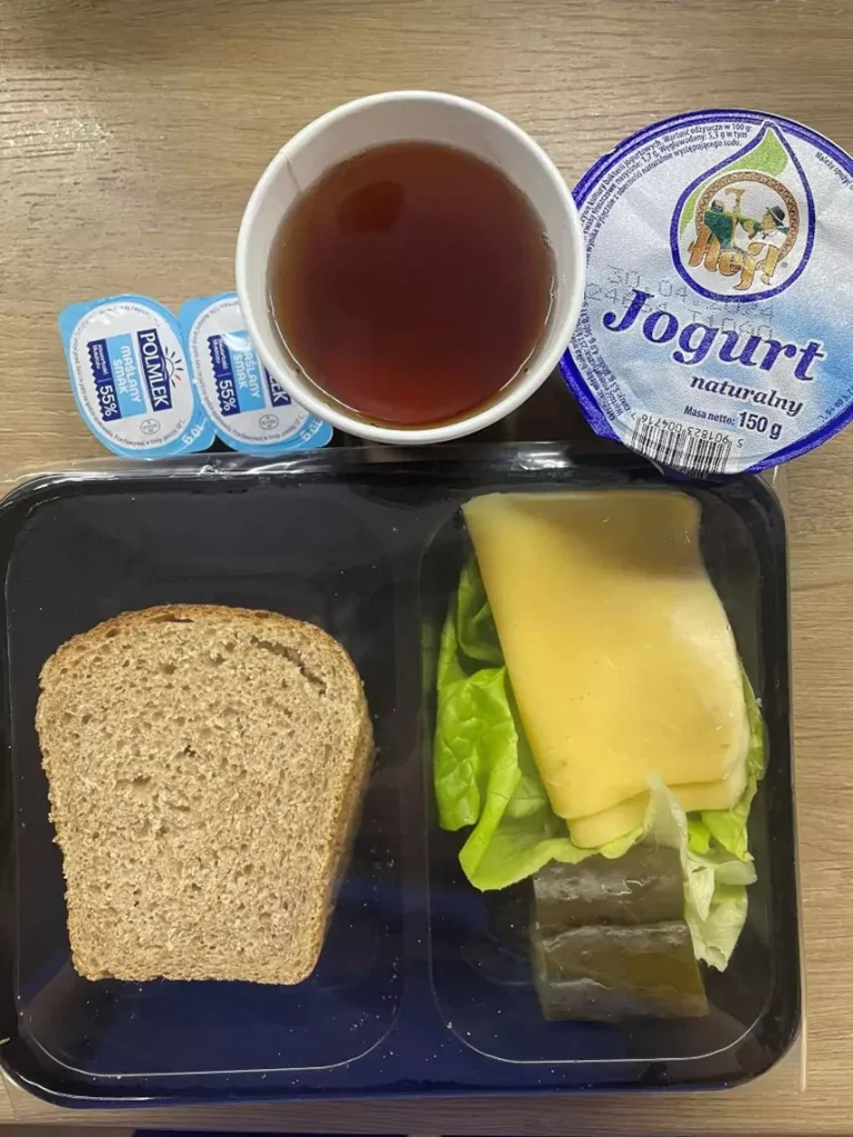 Śniadanie: dieta z ograniczeniem łatwoprzyswajalnych węglowodanów (Chorzów i Sosnowiec)
Chleb graham – masło – ser żółty – sałata zielona – ogórek kiszony - herbata
A: GLU PSZ, MLE
