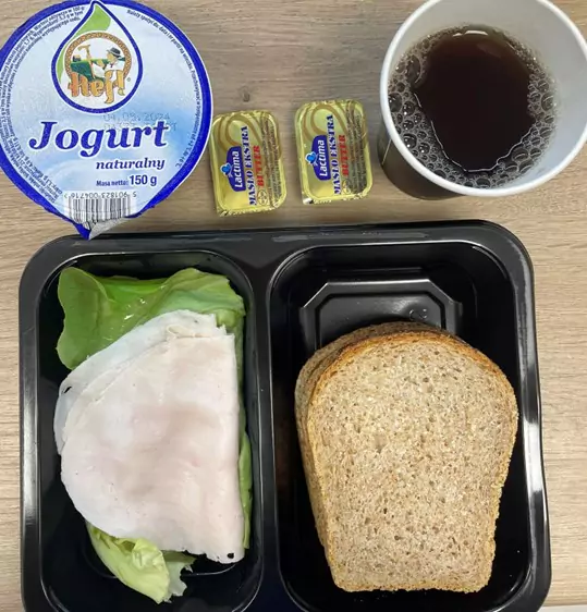 Śniadanie: dieta z ograniczeniem łatwoprzyswajalnych węglowodanów (Sosnowiec)
Chleb graham – masło – filet wędzony – sałata zielona – jogurt naturalny – herbata czarna
A: GLU PSZ, SOJ, MLE, SEL
Śniadanie: dieta z ograniczeniem łatwoprzyswajalnych węglowodanów (Sosnowiec)
Chleb graham – masło – filet wędzony – sałata zielona – jogurt naturalny – herbata czarna
A: GLU PSZ, SOJ, MLE, SEL