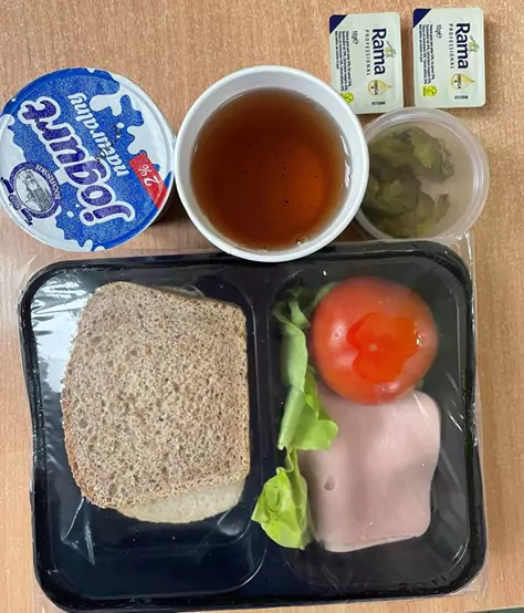 Śniadanie: Dieta podstawowa (Chorzów)
Chleb mieszany – chleb graham – margaryna – ogórek kiszony – herbata czarna - pomidor – jogurt naturalny – sałata zielona
A: GLU PSZ, GLU ŻYT, SOJ, MLE
Śniadanie: Dieta podstawowa (Chorzów)
Chleb mieszany – chleb graham – margaryna – ogórek kiszony – herbata czarna - pomidor – jogurt naturalny – sałata zielona
A: GLU PSZ, GLU ŻYT, SOJ, MLE