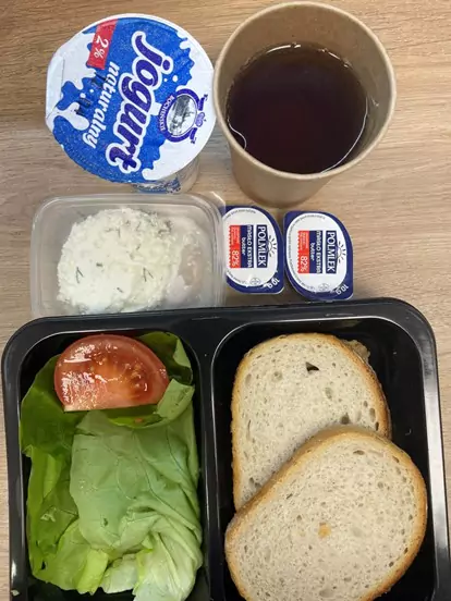 Śniadanie: dieta podstawowa (Sosnowiec)
Chleb mieszany pszenno-żytni – chleb graham – masło – pasta z twarogu z koperkiem – pomidor – sałata zielona – jogurt naturalny – herbata czarna
A: GLU PSZ, GLU ŻYT, MLE
Śniadanie: dieta podstawowa (Sosnowiec)
Chleb mieszany pszenno-żytni – chleb graham – masło – pasta z twarogu z koperkiem – pomidor – sałata zielona – jogurt naturalny – herbata czarna
A: GLU PSZ, GLU ŻYT, MLE