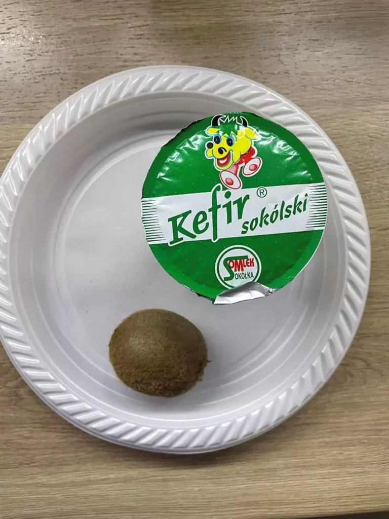 II śniadanie: dieta z ograniczeniem łatwoprzyswajalnych węglowodanów (Chorzów, Sosnowiec) 
Kefir – kiwi
A: MLE
