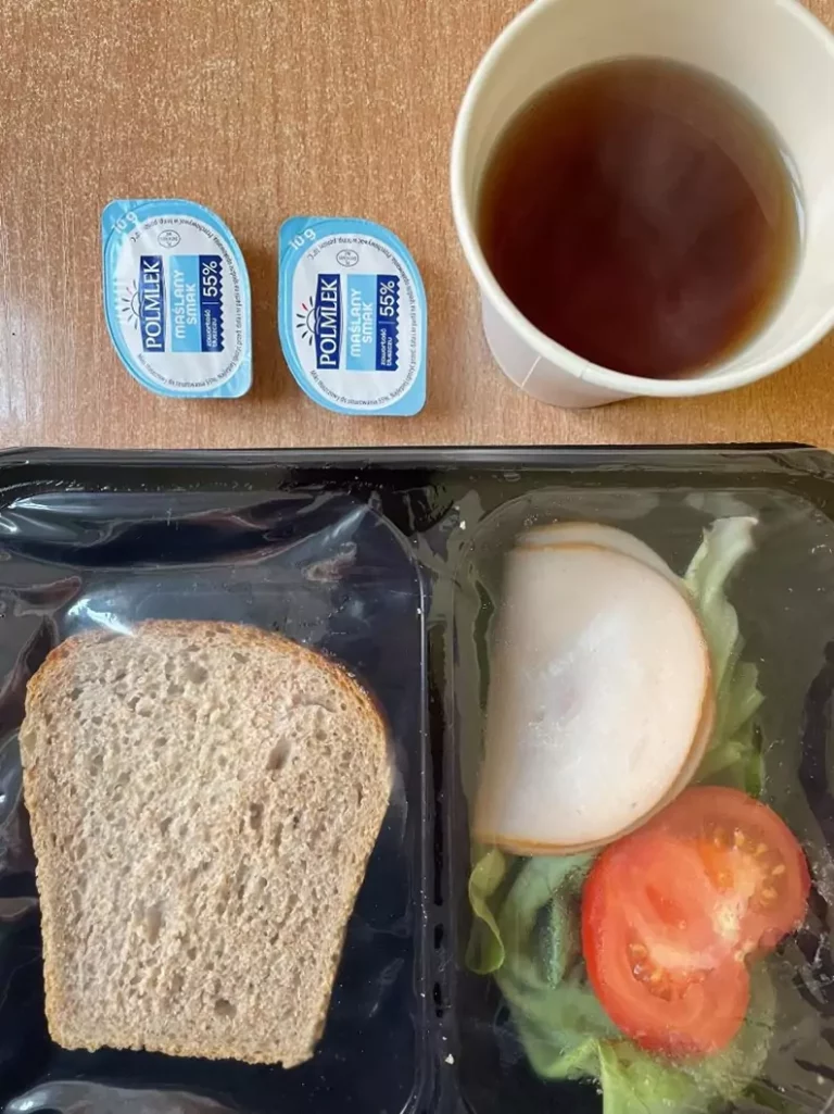 Kolacja: dieta z ograniczeniem łatwoprzyswajalnych węglowodanów (Chorzów, Sosnowiec) 
Herbata/kawa zbożowa – chleb graham – margaryna – sałata zielona –  filet królewski – pomidor
A: GLU PSZ, GLU ŻYT, GLU JĘCZ, JAJ, OZI, MLE, SEL, GOR, SEZ
