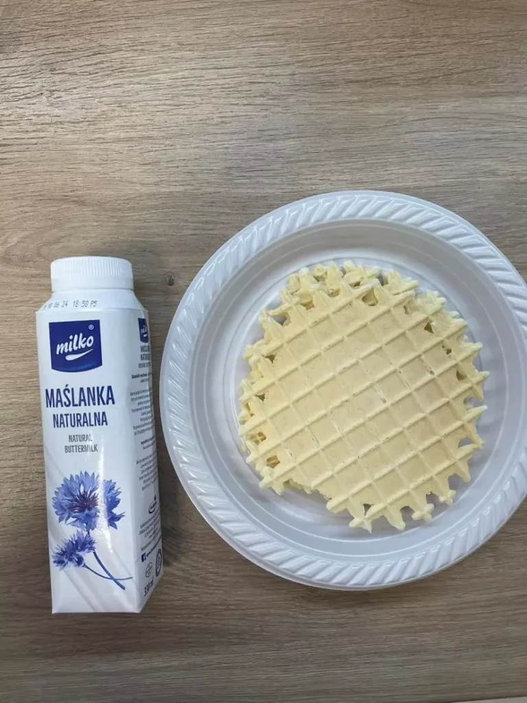 II śniadanie: dieta z ograniczeniem łatwoprzyswajalnych węglowodanów (Chorzów, Sosnowiec) 
Maślanka naturalna  - podpłomyki
A: GLU PSZ, MLE
