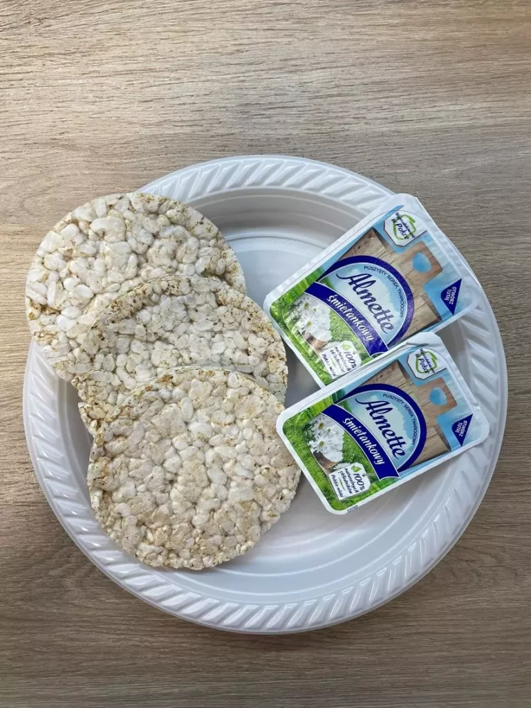 Posiłek nocny: dieta z ograniczeniem łatwoprzyswajalnych węglowodanów (Chorzów, Sosnowiec) 
Wafle ryżowe – serek almette mini
A: MLE
