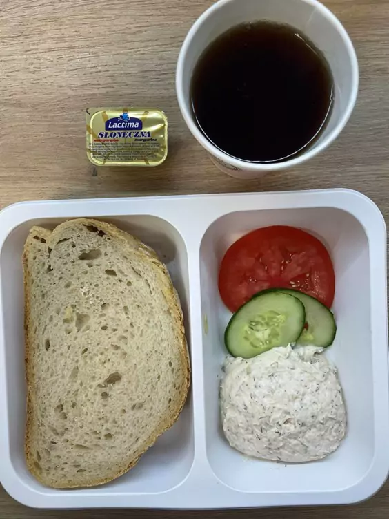 Kolacja: dieta podstawowa (Chorzów, Sosnowiec)
Herbata czarna – chleb śląski – margaryna – pasta z ryby - pomidor - ogórek
A: GLU, RYB, MLE, SEL
Kolacja: dieta podstawowa (Chorzów, Sosnowiec)
Herbata czarna – chleb śląski – margaryna – pasta z ryby - pomidor - ogórek
A: GLU, RYB, MLE, SEL