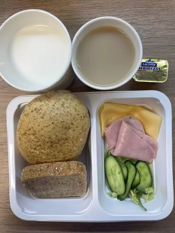 Śniadanie:
dieta z ograniczeniem łatwo przyswajalnych węglowodanów (Chorzów, Sosnowiec):
Kawa zbożowa z mlekiem – zupa mleczna z płatkami gryczanymi – chleb graham – bułka grahamka – ser żółty – polędwica sopocka – margaryna – ogórek – sałata
A: GLU, JAJ, SOJ, MLE, SEL, GOR Śniadanie:
dieta z ograniczeniem łatwo przyswajalnych węglowodanów (Chorzów, Sosnowiec):
Kawa zbożowa z mlekiem – zupa mleczna z płatkami gryczanymi – chleb graham – bułka grahamka – ser żółty – polędwica sopocka – margaryna – ogórek – sałata
A: GLU, JAJ, SOJ, MLE, SEL, GOR