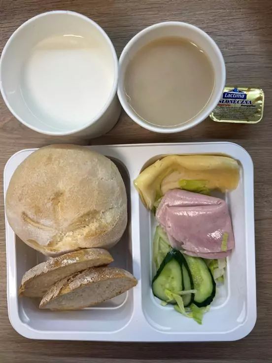 Śniadanie:
dieta podstawowa (Chorzów, Sosnowiec):
Kawa zbożowa z mlekiem – zupa mleczna z kaszą manną – ogórek – sałata – bułka– chleb śląski – ser żółty – polędwica sopocka – margaryna
A: GLU, JAJ, SOJ, MLE, SEL, GOR
Śniadanie:
dieta podstawowa (Chorzów, Sosnowiec):
Kawa zbożowa z mlekiem – zupa mleczna z kaszą manną – ogórek – sałata – bułka– chleb śląski – ser żółty – polędwica sopocka – margaryna
A: GLU, JAJ, SOJ, MLE, SEL, GOR
