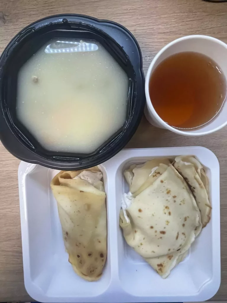 Obiad: dieta podstawowa (Chorzów, Sosnowiec) 
Kompot – zupa jarzynowa – naleśniki – farsz twarożkowy
A: GLU, JAJ, MLE, SEL
