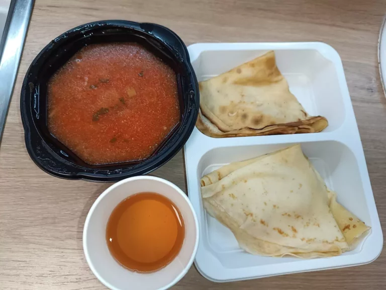 Obiad: dieta podstawowa (Chorzów, Sosnowiec) 
Zupa pomidorowa z ryżem brązowym – naleśniki – twarożek do naleśników – kompot
A: GLU, JAJ, MLE, SEL 
