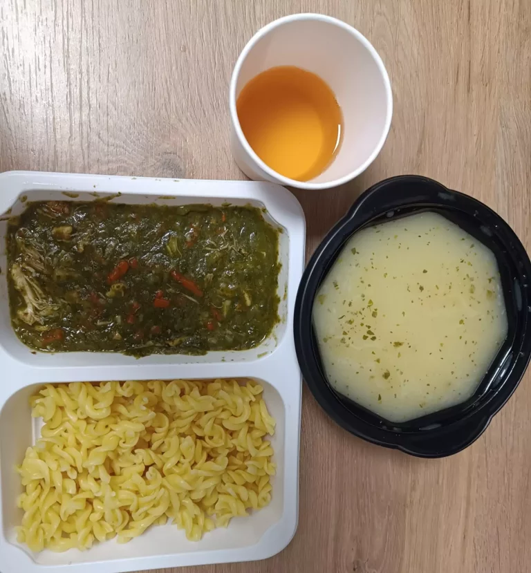 Obiad: dieta podstawowa (Chorzów, Sosnowiec) 
Zupa z ciecierzycą i ziemniakami – potrawka szpinakowa z indyka, duszona – makaron ugotowany – kompot wieloowocowy
A: GLU, MLE, SEL 

