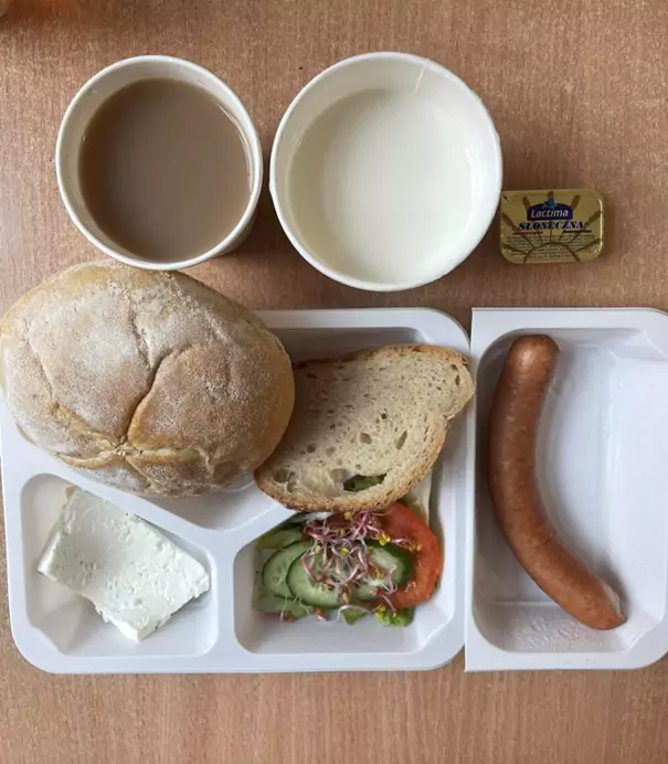 Śniadanie: dieta podstawowa (Chorzów, Sosnowiec)
Zupa mleczna z brązowym ryżem – kawa zbożowa na mleku – chleb śląski – margaryna – parówki z szynki – twaróg krajanka – ogórek – sałata – kajzerka – pomidor
A: GLU, SOJ, MLE, SEL, GOR
Śniadanie: dieta podstawowa (Chorzów, Sosnowiec)
Zupa mleczna z brązowym ryżem – kawa zbożowa na mleku – chleb śląski – margaryna – parówki z szynki – twaróg krajanka – ogórek – sałata – kajzerka – pomidor
A: GLU, SOJ, MLE, SEL, GOR