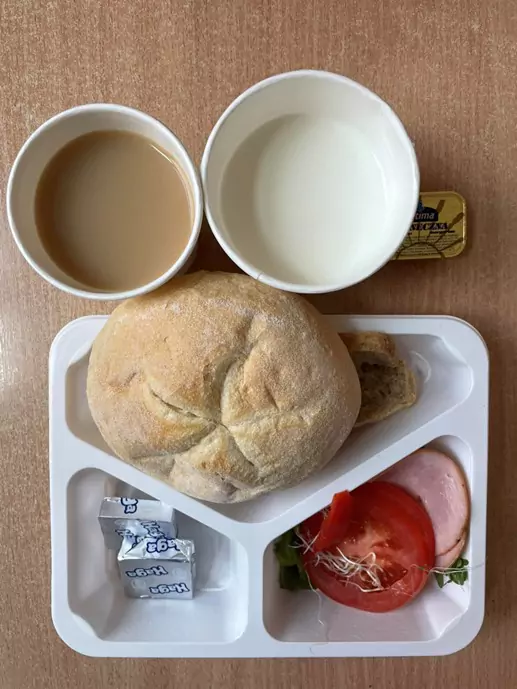 Śniadanie: dieta podstawowa (Chorzów, Sosnowiec)
Zupa mleczna z brązowym ryżem – kawa zbożowa – chleb śląski – kajzerka – margaryna – serek śmietankowy – szynkowa z kurczakiem – pomidor – sałata - papryka
A: GLU, SOJ, MLE, GOR
Śniadanie: dieta podstawowa (Chorzów, Sosnowiec)
Zupa mleczna z brązowym ryżem – kawa zbożowa – chleb śląski – kajzerka – margaryna – serek śmietankowy – szynkowa z kurczakiem – pomidor – sałata - papryka
A: GLU, SOJ, MLE, GOR