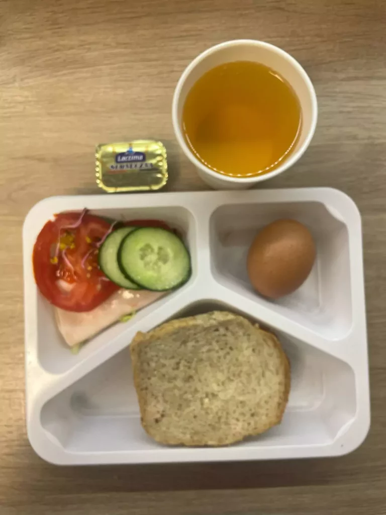 Kolacja: dieta z ograniczeniem łatwoprzyswajalnych węglowodanów (Chorzów, Sosnowiec)
herbata - chleb graham - margaryna – jaja gotowane – szynka konserwowa – pomidor – ogórek - sałata
A: GLU, JAJ, SOJ, MLE, SEL, GOR
Kolacja: dieta z ograniczeniem łatwoprzyswajalnych węglowodanów (Chorzów, Sosnowiec)
herbata - chleb graham - margaryna – jaja gotowane – szynka konserwowa – pomidor – ogórek - sałata
A: GLU, JAJ, SOJ, MLE, SEL, GOR