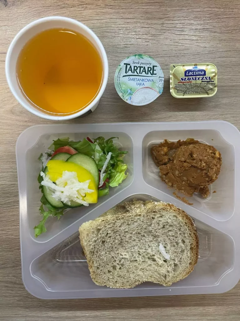 Kolacja: dieta z ograniczeniem węglowodanów łatwoprzyswajalnych (Chorzów, Sosnowiec) 
Herbata – chleb graham – margaryna – paprykarz – serek śmietankowy – pomidor – sałata – ogórek - papryka
A: GLU, RYB, MLE 
