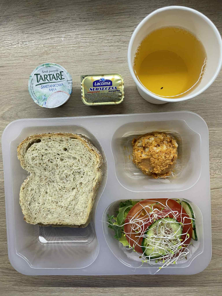 Kolacja: dieta z ograniczeniem węglowodanów łatwoprzyswajalnych (Chorzów, Sosnowiec) Herbata – chleb graham – margaryna – paprykarz – serek śmietankowy – pomidor – sałata – ogórek - kiełki
A: GLU, RYB, MLE 
