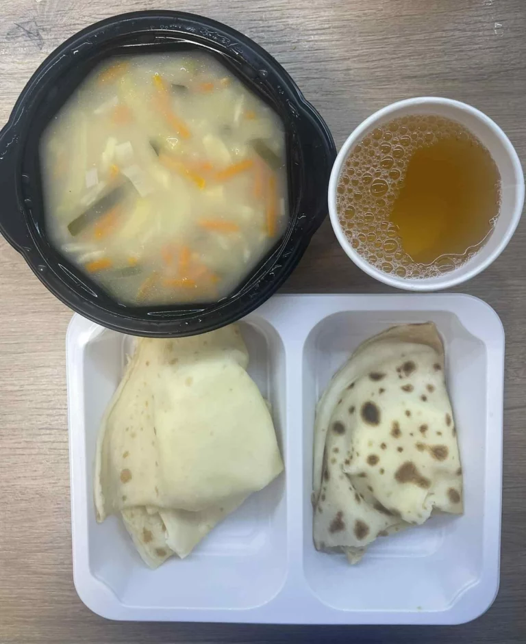 Obiad: dieta podstawowa (Chorzów, Sosnowiec) Krupnik z ziemniakami – naleśniki – twarożek – kompot
A: GLU, JAJ, MLE, SEL 
