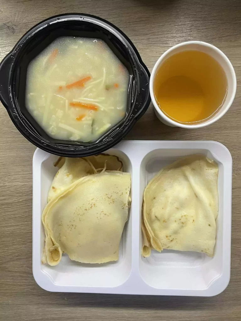 Obiad: dieta podstawowa (Chorzów, Sosnowiec) 
Zupa selerowa z makaronem pełnoziarnistym – naleśniki – twarożek do naleśników – kompot
A: GLU, JAJ, MLE
