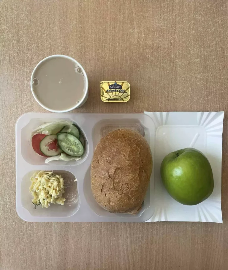 Śniadanie: dieta z ograniczeniem węglowodanów łatwoprzyswajalnych (Chorzów, Sosnowiec) 
Kawa zbożowa – chleb graham –  margaryna –  grahamka – pasta serowa ze szczypiorkiem – szynkowa dębowa – pomidor – sałata – ogórek – jabłko/gruszka
A: GLU, MLE
