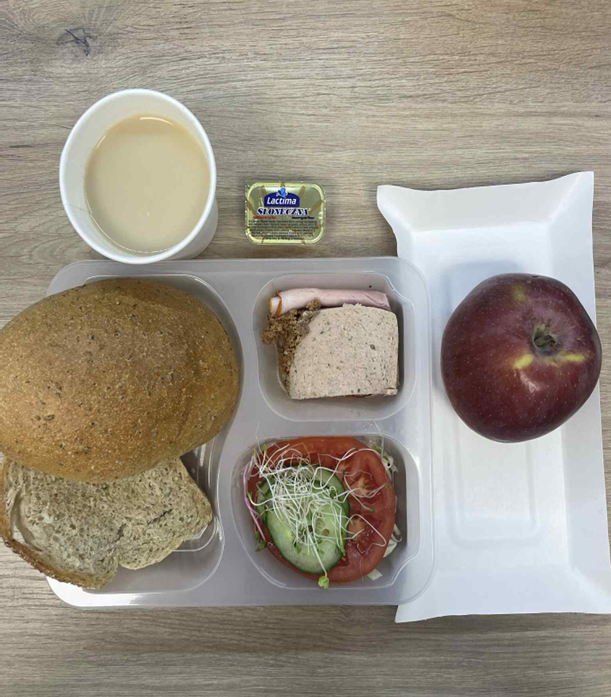Śniadanie: dieta z ograniczeniem węglowodanów łatwoprzyswajalnych (Chorzów, Sosnowiec) Kawa zbożowa – chleb graham – margaryna – grahamka – pasztet z kurczaka pieczony – szynka biała – pomidor – ogórek – sałata – jabłko - kiełki
A: GLU, JAJ, SOJ, MLE, SEL, GOR
Śniadanie: dieta z ograniczeniem węglowodanów łatwoprzyswajalnych (Chorzów, Sosnowiec) Kawa zbożowa – chleb graham – margaryna – grahamka – pasztet z kurczaka pieczony – szynka biała – pomidor – ogórek – sałata – jabłko - kiełki
A: GLU, JAJ, SOJ, MLE, SEL, GOR