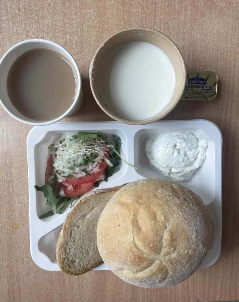 Śniadanie: dieta podstawowa (Chorzów, Sosnowiec) Zupa mleczna z brązowym ryżem – kawa zbożowa – chleb śląski – kajzerka – margaryna – pasta z twarogu z ogórkiem – łopatka konserwowa – pomidor – sałata - rzodkiewka
A: GLU, SOJ, MLE, SEL, GOR
Śniadanie: dieta podstawowa (Chorzów, Sosnowiec) Zupa mleczna z brązowym ryżem – kawa zbożowa – chleb śląski – kajzerka – margaryna – pasta z twarogu z ogórkiem – łopatka konserwowa – pomidor – sałata - rzodkiewka
A: GLU, SOJ, MLE, SEL, GOR