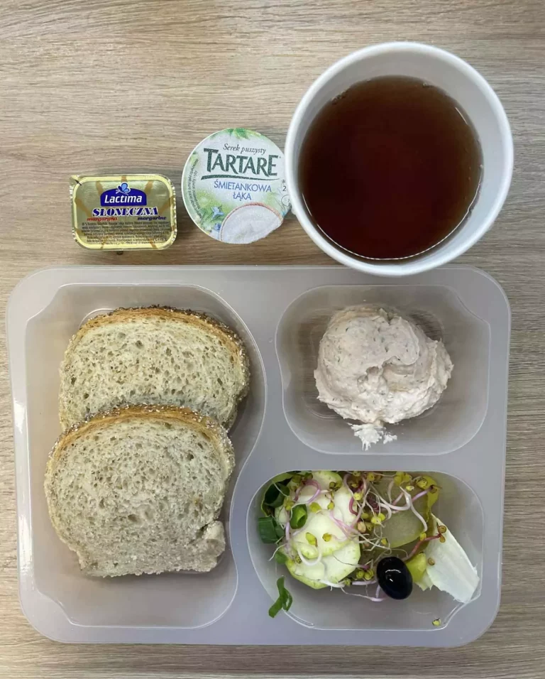 Kolacja: dieta z ograniczeniem węglowodanów łatwoprzyswajalnych (Chorzów, Sosnowiec) 
Herbata – chleb graham – margaryna –  pasta z czerwonej fasolki – serek śmietankowy - ogórek – kiełki – sałata - rzodkiewka
A: GLU, MLE
