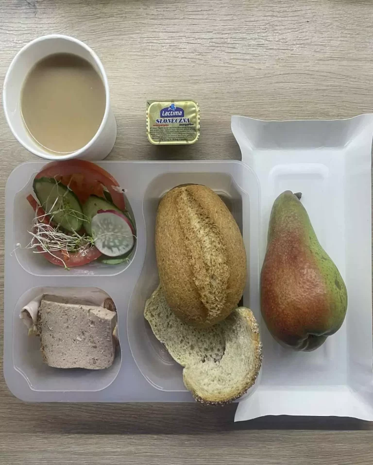 Śniadanie: dieta z ograniczeniem węglowodanów łatwoprzyswajalnych (Chorzów, Sosnowiec)
Kawa zbożowa – chleb graham – margaryna – pasztet z kurczaka pieczony – grahamka – szynka biała – papryka czerwona – sałata – gruszka/jabłko – ogórek – pomidor – kiełki - rzodkiewka
A: GLU, JAJ, SOJ, MLE, SEL, GOR
Śniadanie: dieta z ograniczeniem węglowodanów łatwoprzyswajalnych (Chorzów, Sosnowiec)
Kawa zbożowa – chleb graham – margaryna – pasztet z kurczaka pieczony – grahamka – szynka biała – papryka czerwona – sałata – gruszka/jabłko – ogórek – pomidor – kiełki - rzodkiewka
A: GLU, JAJ, SOJ, MLE, SEL, GOR