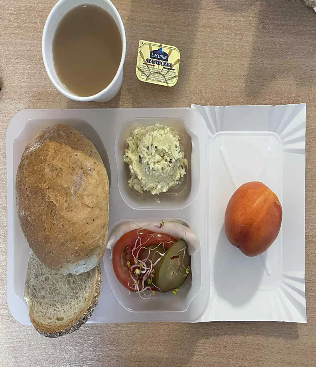 Śniadanie: dieta z ograniczeniem węglowodanów łatwoprzyswajalnych (Chorzów, Sosnowiec)
kawa zbożowa – chleb graham – grahamka – margaryna – pasta serowa ze szczypiorkiem – pomidor – sałata –kiełki – ogórek - nektarynka/gruszka
A: GLU, MLE
Śniadanie: dieta z ograniczeniem węglowodanów łatwoprzyswajalnych (Chorzów, Sosnowiec)
kawa zbożowa – chleb graham – grahamka – margaryna – pasta serowa ze szczypiorkiem – pomidor – sałata –kiełki – ogórek - nektarynka/gruszka
A: GLU, MLE