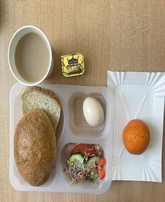 Śniadanie: dieta z ograniczeniem węglowodanów łatwoprzyswajalnych (Chorzów, Sosnowiec)
kawa zbożowa – chleb graham – grahamka – margaryna – jaja gotowane – łopatka konserwowa – ogórek – sałata – pomidor – kiełki - mandarynki
A: GLU, JAJ, SOJ, MLE, SEL, GOR
Śniadanie: dieta z ograniczeniem węglowodanów łatwoprzyswajalnych (Chorzów, Sosnowiec)
kawa zbożowa – chleb graham – grahamka – margaryna – jaja gotowane – łopatka konserwowa – ogórek – sałata – pomidor – kiełki - mandarynki
A: GLU, JAJ, SOJ, MLE, SEL, GOR