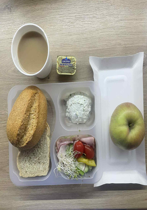 Śniadanie: dieta z ograniczeniem węglowodanów łatwoprzyswajalnych (Chorzów, Sosnowiec) Dieta z ograniczeniem węglowodanów łatwoprzyswajalnych
Kawa zbożowa – chleb graham – margaryna – grahamka – pasta z twarogu z ogórkiem zielonym – polędwica sopocka – rzodkiewka – sałata – jabłko/gruszka – papryka – pomidorki - ogórek
A: GLU, SOJ, MLE
Śniadanie: dieta z ograniczeniem węglowodanów łatwoprzyswajalnych (Chorzów, Sosnowiec) Dieta z ograniczeniem węglowodanów łatwoprzyswajalnych
Kawa zbożowa – chleb graham – margaryna – grahamka – pasta z twarogu z ogórkiem zielonym – polędwica sopocka – rzodkiewka – sałata – jabłko/gruszka – papryka – pomidorki - ogórek
A: GLU, SOJ, MLE