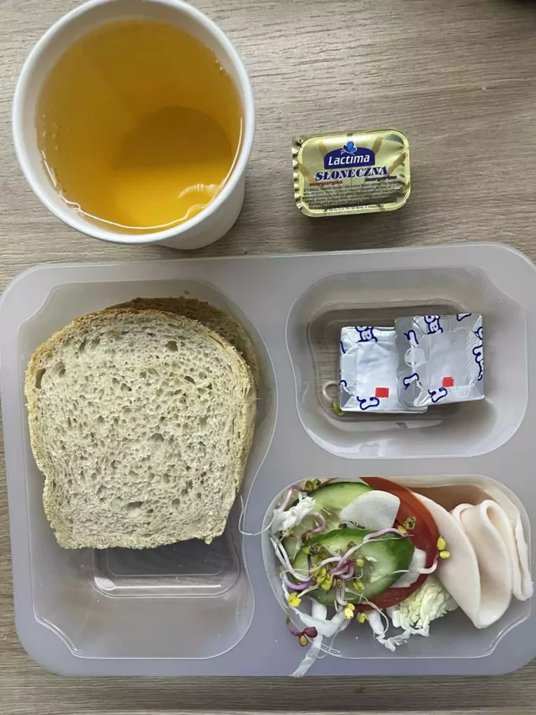 Kolacja: dieta z ograniczeniem węglowodanów łatwoprzyswajalnych (Chorzów, Sosnowiec)
Herbata – chleb graham – margaryna – serek Kiri – szynka biała – ogórek – pomidor – kiełki – sałata
A: GLU, SOJ, MLE, SEL, GOR
Kolacja: dieta z ograniczeniem węglowodanów łatwoprzyswajalnych (Chorzów, Sosnowiec)
Herbata – chleb graham – margaryna – serek Kiri – szynka biała – ogórek – pomidor – kiełki – sałata
A: GLU, SOJ, MLE, SEL, GOR