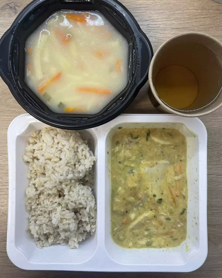 Obiad: dieta podstawowa (Chorzów, Sosnowiec) 
Zupa z ciecierzycą i ziemniakami – gyros drobiowy – ryż brązowy – kompot
A: GLU, JAJ, MLE, SEL, GOR 

