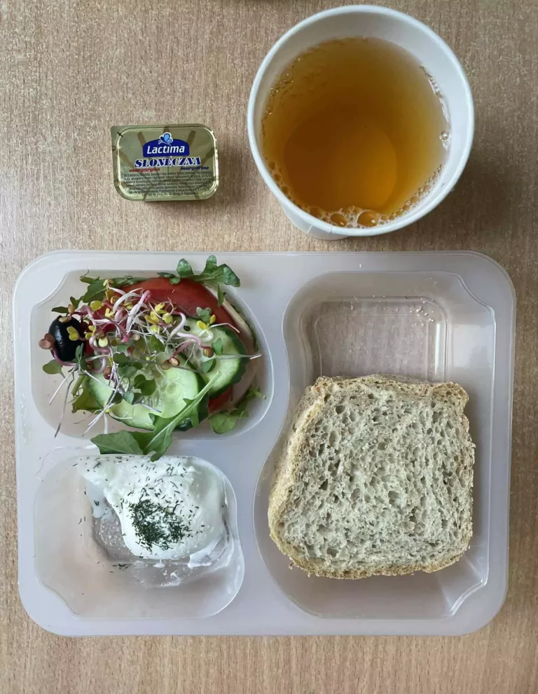 Kolacja: dieta z ograniczeniem łatwoprzyswajalnych węglowodanów (Chorzów, Sosnowiec)
herbata - chleb graham – margaryna – pasta z twarogu z koperkiem – szynka rzeźnika – pomidor – sałata - ogórek – oliwki – kiełki – pomidor
A: GLU, SOJ, MLE, SEL
Kolacja: dieta z ograniczeniem łatwoprzyswajalnych węglowodanów (Chorzów, Sosnowiec)
herbata - chleb graham – margaryna – pasta z twarogu z koperkiem – szynka rzeźnika – pomidor – sałata - ogórek – oliwki – kiełki – pomidor
A: GLU, SOJ, MLE, SEL