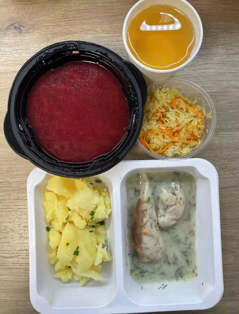 Obiad: dieta z ograniczeniem łatwoprzyswajalnych węglowodanów (Chorzów, Sosnowiec)
Barszcz czerwony z ziemniakami – gotowana pierś z kurczaka – surówka z kapusty kiszonej i marchewki – ziemniaki– kompot
A: GLU, MLE, SEL
Obiad: dieta z ograniczeniem łatwoprzyswajalnych węglowodanów (Chorzów, Sosnowiec)
Barszcz czerwony z ziemniakami – gotowana pierś z kurczaka – surówka z kapusty kiszonej i marchewki – ziemniaki– kompot
A: GLU, MLE, SEL