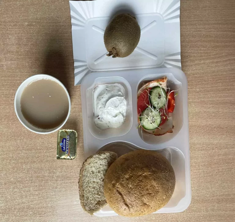 Śniadanie: dieta z ograniczeniem łatwoprzyswajalnych węglowodanów (Chorzów, Sosnowiec)
kawa zbożowa - chleb graham – margaryna – grahamka – pasta z twarogu i ryby – łopatka konserwowa – pomidor – sałata – ogórek – papryka – kiełki – cukinia - kiwi
A: GLU, JAJ, SOJ, MLE, SEL, GOR
Śniadanie: dieta z ograniczeniem łatwoprzyswajalnych węglowodanów (Chorzów, Sosnowiec)
kawa zbożowa - chleb graham – margaryna – grahamka – pasta z twarogu i ryby – łopatka konserwowa – pomidor – sałata – ogórek – papryka – kiełki – cukinia - kiwi
A: GLU, JAJ, SOJ, MLE, SEL, GOR