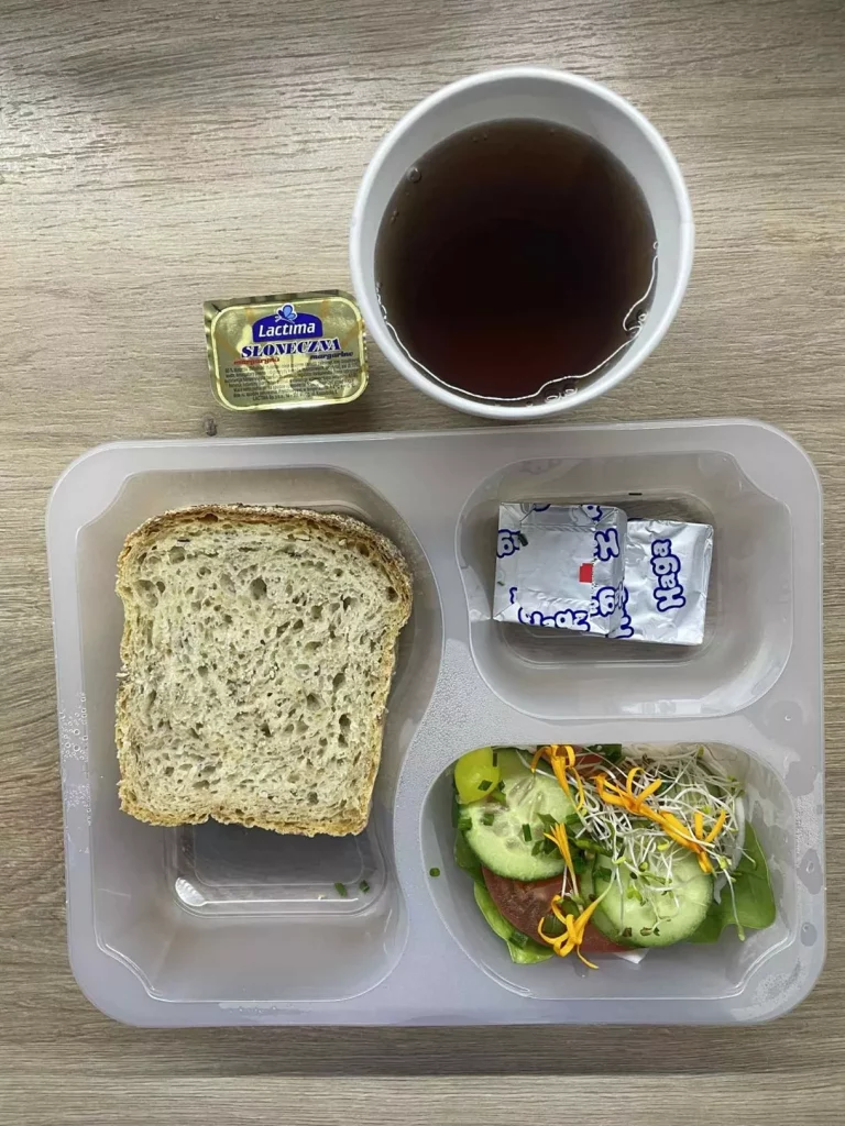 Kolacja: dieta z ograniczeniem łatwoprzyswajalnych węglowodanów (Chorzów, Sosnowiec)
herbata - chleb graham - margaryna – serek Kiri – szynka biała – pomidor – ogórek – sałata – kiełki – szczypiorek – kwiaty jadalne
A: GLU, SOJ, MLE, SEL, GOR
Kolacja: dieta z ograniczeniem łatwoprzyswajalnych węglowodanów (Chorzów, Sosnowiec)
herbata - chleb graham - margaryna – serek Kiri – szynka biała – pomidor – ogórek – sałata – kiełki – szczypiorek – kwiaty jadalne
A: GLU, SOJ, MLE, SEL, GOR
