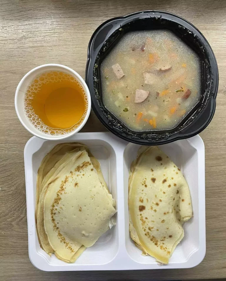 Obiad: dieta podstawowa (Chorzów, Sosnowiec) 
Zupa z soczewicą czerwona i ziemniakami – naleśniki – twarożek do naleśników – kompot
A: GLU, JAJ, MLE, SEL 
