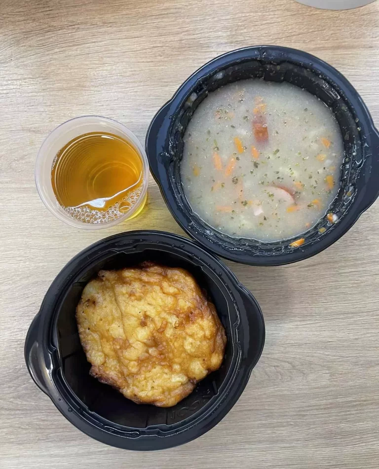 Obiad: dieta podstawowa (Chorzów, Sosnowiec) 
Żurek z ziemniakami – racuchy z jabłkiem – kompot
A: GLU, JAJ, MLE, SEL 
