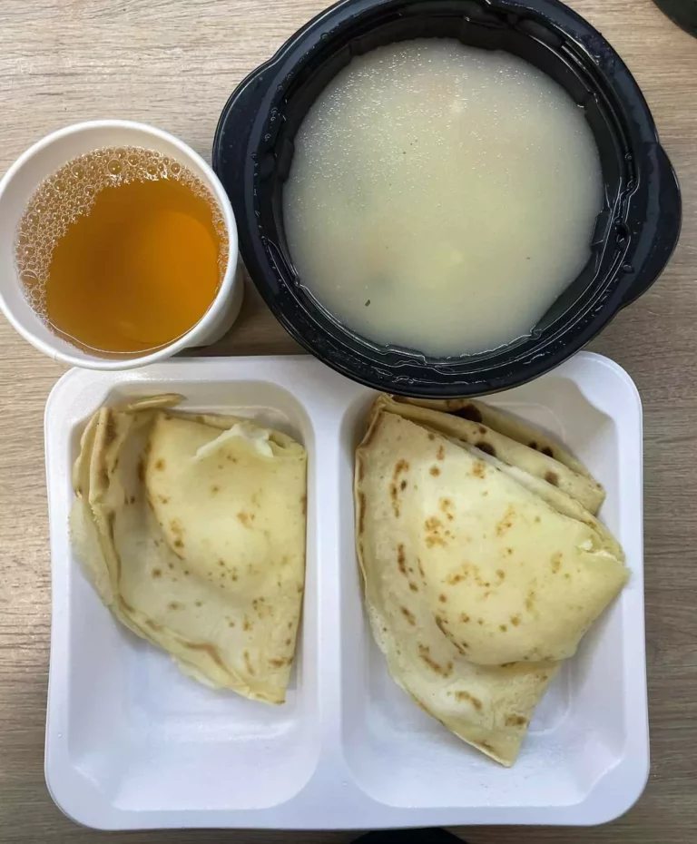 Obiad: dieta podstawowa (Chorzów, Sosnowiec) 
Zupa z ciecierzycą i ziemniakami – naleśniki – twarożek do naleśników – kompot
A: GLU, JAJ, MLE, SEL 
