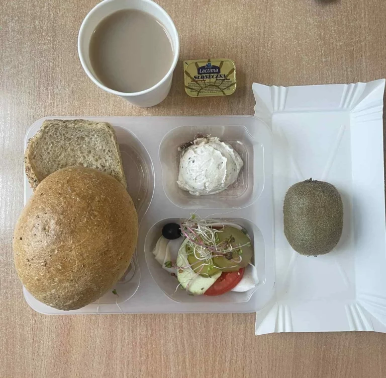 Śniadanie: dieta z ograniczeniem łatwoprzyswajalnych węglowodanów (Chorzów, Sosnowiec) 
kawa zbożowa - chleb graham – margaryna –  grahamka – pasta z twarogu z suszonymi pomidorami – szynkowa dębowa – ogórek – sałata – kiełki – pomidor – ogórek kiszony - kiwi
A:  GLU, MLE 
 Śniadanie: dieta z ograniczeniem łatwoprzyswajalnych węglowodanów (Chorzów, Sosnowiec) 
kawa zbożowa - chleb graham – margaryna –  grahamka – pasta z twarogu z suszonymi pomidorami – szynkowa dębowa – ogórek – sałata – kiełki – pomidor – ogórek kiszony - kiwi
A:  GLU, MLE