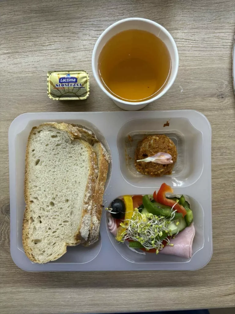 Kolacja dieta podstawowa (Sosnowiec, Chorzów):
Herbata - chleb śląski – margaryna – paprykarz – szynkowa dębowa – pomidor – papryka – ogórek – kiełki – oliwki
A: GLU, RYB, MLE
Kolacja dieta podstawowa (Sosnowiec, Chorzów):
Herbata - chleb śląski – margaryna – paprykarz – szynkowa dębowa – pomidor – papryka – ogórek – kiełki – oliwki
A: GLU, RYB, MLE